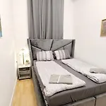 Comfortable Rooms In Lugner City Area