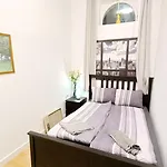 Comfortable Rooms In Lugner City Area